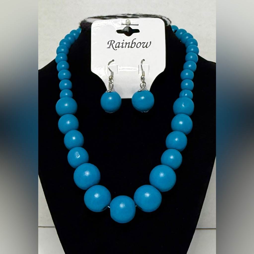 Set Of Turquoise Graduating Wood Bead Necklace And Dangle Hook Earring Nwt